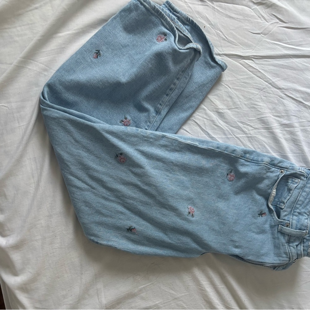 Old Navy Light Blue Straight Leg Jeans with Floral Embroidery - Picture 4 of 4